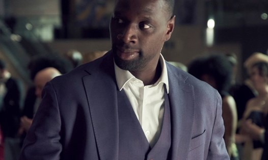 Nam diễn viên da màu Omar Sy thành công với vai diễn Assane Diop trong bộ phim truyền hình “Lupin”. Ảnh: Xinhua