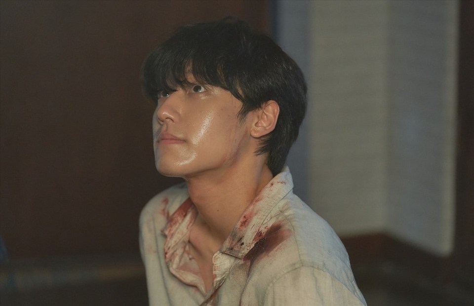 Lee Do Hyun bị bắt cóc trong tập mới nhất. Ảnh: Cắt phim.