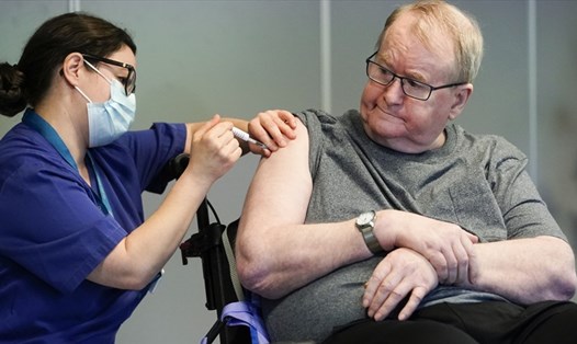 Tiêm vaccine COVID-19 ở Na Uy. Ảnh: AFP