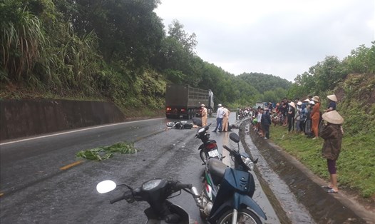 Hiện trường vụ tai nạn trên đường Hồ Chí Minh đoạn qua tỉnh Hòa Bình. Ảnh: Minh Nguyễn