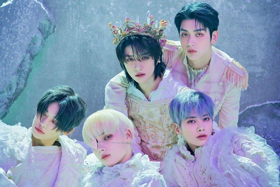 TXT lập thành tích với full album "The Chaos Chapter: Freeze". Ảnh: Poster. TXT lập thành tích với full album "The Chaos Chapter: Freeze". Ảnh: Poster.