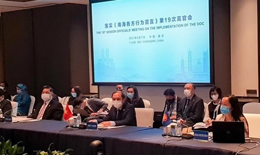 Hội nghị Quan chức cao cấp ASEAN-Trung Quốc về thực hiện Tuyên bố về ứng xử của các bên ở Biển Đông lần thứ 19, ngày 7.6.2021 ở Trùng Khánh, Trung Quốc. Ảnh: BNG