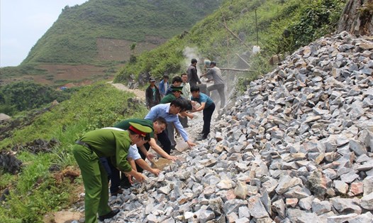 Nhiều thôn bản tại vùng cao Hà Giang chỉ có một con đường độc đạo, nay đã dần được bê tông hóa. Ảnh chụp vào tháng 9/2020. Ảnh: Phong Quang.