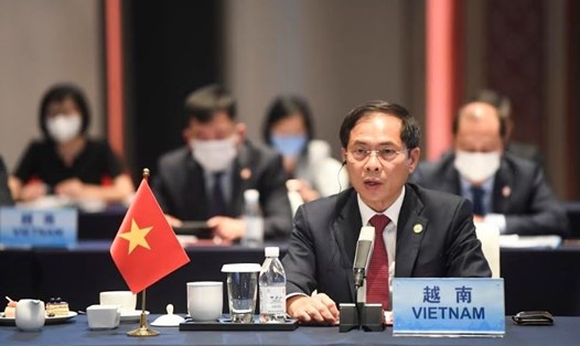 Bộ trưởng Ngoại giao Bùi Thanh Sơn dẫn đầu đoàn Việt Nam tham dự hội nghị. Ảnh: Bộ Ngoại giao