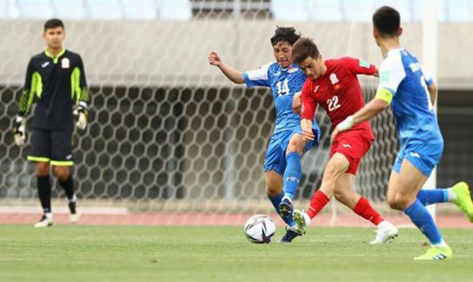 Đội tuyển Kyrgyzstan phải dùng hậu vệ bắt gôn ở vòng loại World Cup 2022. Ảnh: AFC