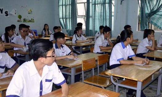 Các thí sinh nghe đọc quy chế thi tại kỳ thi tuyển sinh lớp 10 năm học 2020 -2021. Ảnh: Nhật Hồ