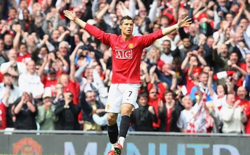 Ngạc nhiên với cú đá phạt tệ hiếm thấy trong sự nghiệp của Ronaldo