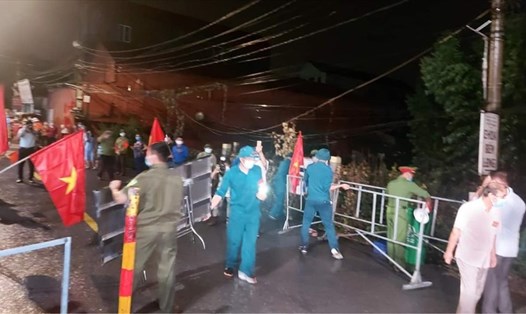 Dỡ bỏ phong tỏa tại thôn Đa Tiện, xã Xuân Lâm, huyện Thuận Thành, tỉnh Bắc Ninh. Ảnh: Bộ Y tế