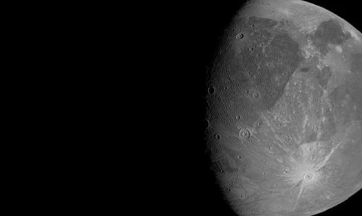 Cận cảnh Ganymede, mặt trăng lớn nhất trong Hệ Mặt trời. Ảnh: NASA