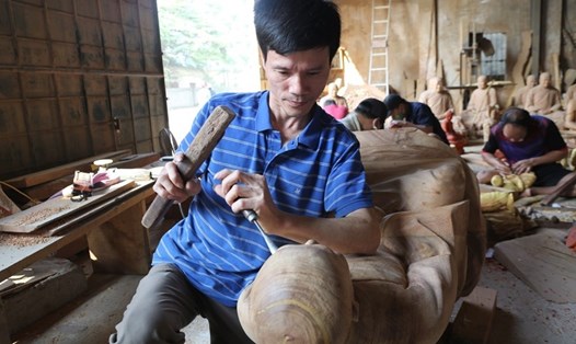 Nghề điêu khắc tượng của người dân Thanh Thùy, huyện Thanh Oai, TP. Hà Nội. Nguồn: Agribank