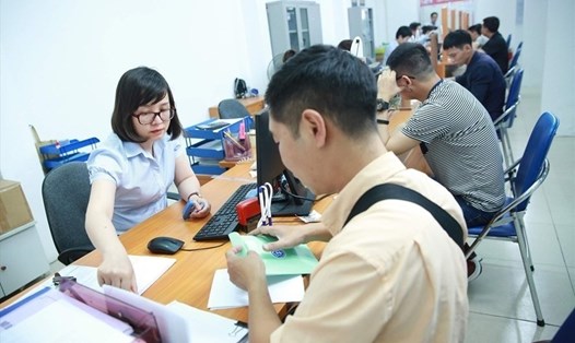 Sửa 13 quy định về tiền lương đóng BHXH, chế độ BHXH khi bãi bỏ lương cơ sở. Ảnh minh họa: Hải Nguyễn.