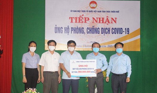 Cán bộ, đoàn viên, người lao động Công ty Điện lực Thừa Thiên Huế đã quyên góp được 260 triệu đồng ủng hộ Quỹ vaccine COVID-19. Ảnh: ĐL.