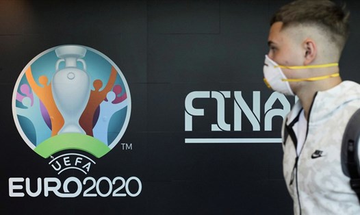 EURO 2020 vẫn chưa thoát khỏi mối nguy COVID-19. Ảnh: UEFA