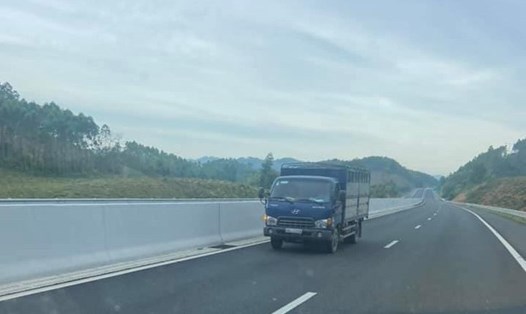 Chiếc xe tải do tài xế H điều khiển đi ngược chiều trên cao tốc Bắc Giang - Lạng Sơn. Ảnh: Cục Cảnh sát giao thông
