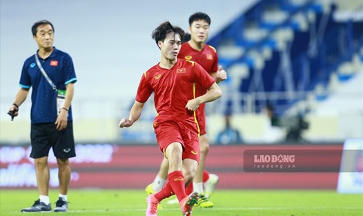 Văn Toàn hào hứng chạm trán tuyển Trung Quốc ở vòng loại thứ 3 World Cup 2022. Ảnh: Trung Thu