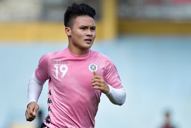 Quang Hải và các cầu thủ Việt Nam gây quỹ chung tay hướng về TPHCM. Ảnh: HNFC
