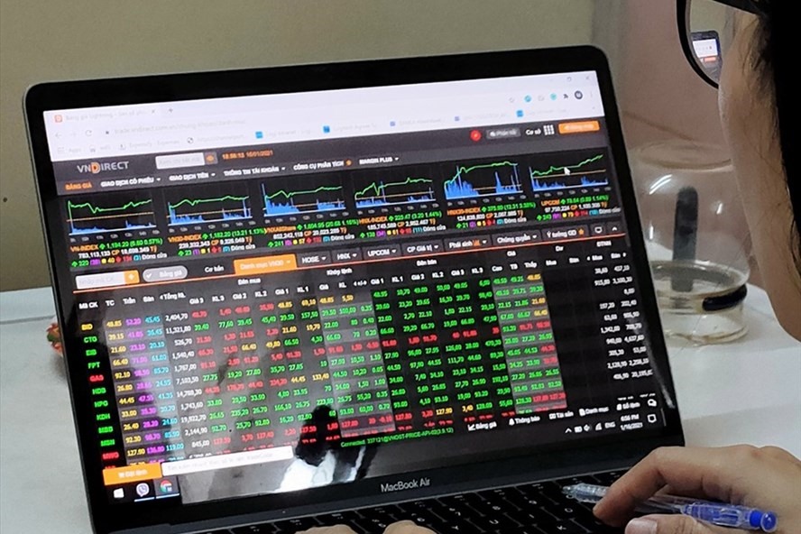 Vi phạm quy định trong chứng khoán, loạt cá nhân bị xử phạt. Ảnh minh họa: Thế Lâm.