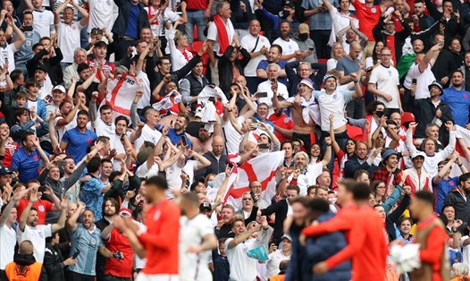 Khán giả của đội tuyển Anh đang tạo ra cơn sốt vé trận chung kết EURO 2020. Ảnh: APF