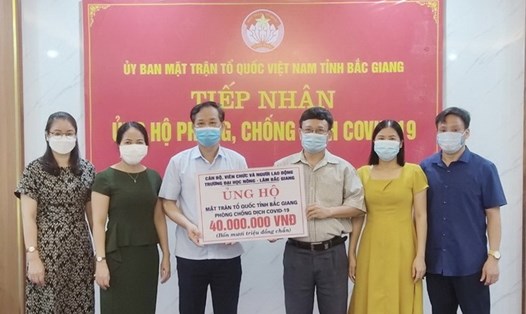 Công đoàn Trường Đại học Nông Lâm Bắc Giang đã phát động các cá nhân, đơn vị trong trường quyên góp ủng hộ Quỹ phòng chống COVID-19. Ảnh: CĐT