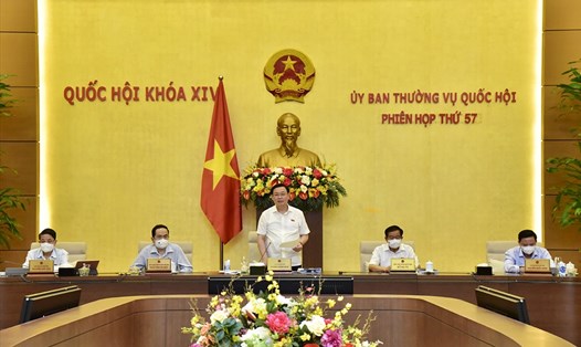 Chủ tịch Quốc hội Vương Đình Huệ phát biểu tại Phiên họp thứ 57 của Uỷ ban Thường vụ Quốc hội. Ảnh: Minh Hùng