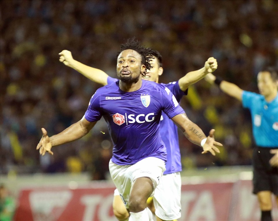 Câu lạc bộ Sài Gòn thử việc chân sút Oseni, chuẩn bị cho giai đoạn 2 V.League 2021. Ảnh: H.A