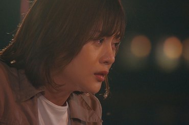 Phương Oanh chạm đến trái tim khán giả trong một cảnh quay của "Hương vị tình thân". Ảnh: NSX.