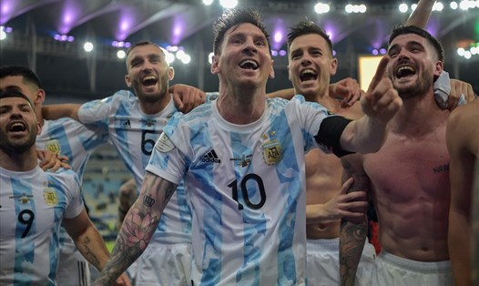 Messi (số 10) đã có được danh hiệu đầu tiên cùng tuyển Argentina sau khi vô địch Copa America. Ảnh: Copa America.