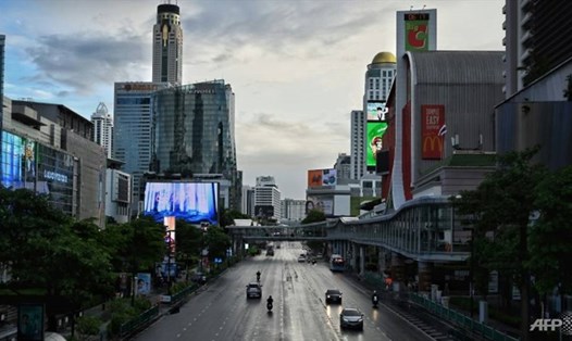 Thủ đô Bangkok của Thái Lan và 9 tỉnh đang thắt chặt hạn chế COVID-19 nghiêm ngặt hơn để ngăn chặn các ca lây nhiễm biến thể Delta và Alpha. Ảnh: AFP