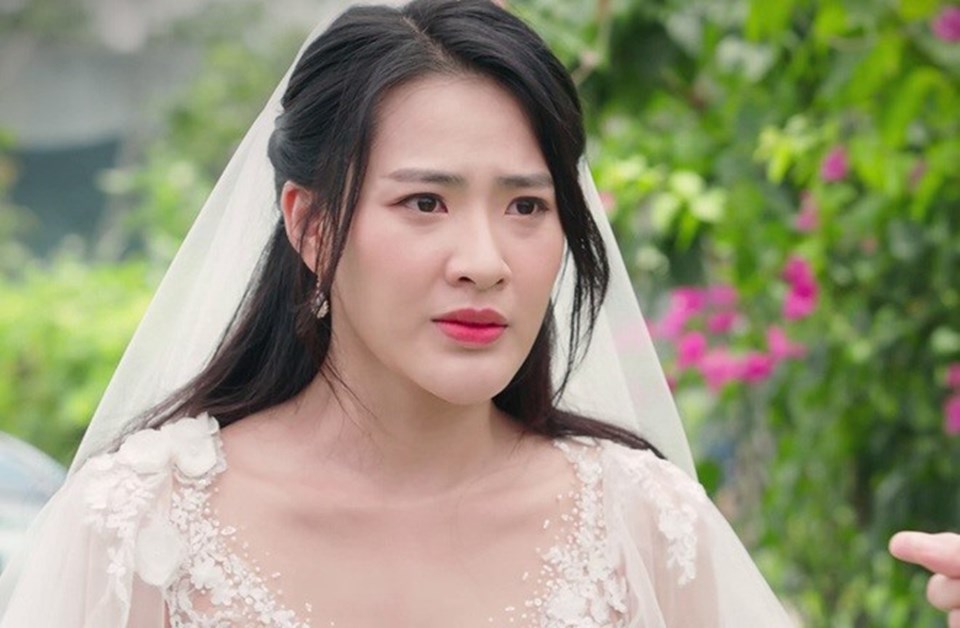 Minh Trang xinh đẹp song lại bị chê diễn xuất thiếu tự nhiên, đài từ kém trong "Cây táo nở hoa". Ảnh: Vie. Minh Trang xinh đẹp song lại bị chê diễn xuất thiếu tự nhiên, đài từ kém trong "Cây táo nở hoa". Ảnh: Vie.