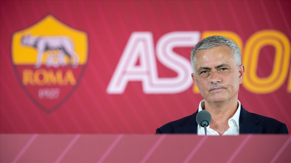 Jose Mourinho có thuyết phục được đội bóng cũ là Man United về cầu thủ thay thế Leonardo Spinazzola? Ảnh: Roma