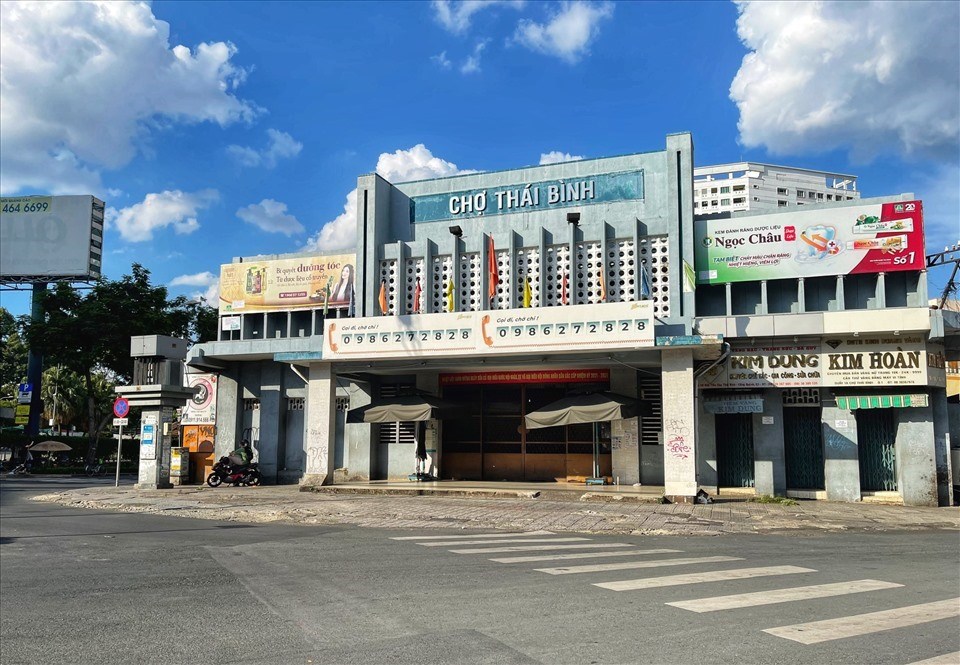 175 chợ truyền thống ở TPHCM đã phải tạm dừng hoạt động để phong dịch. Ảnh: Anh Tú 175 chợ truyền thống ở TPHCM đã phải tạm dừng hoạt động để phong dịch. Ảnh: Anh Tú