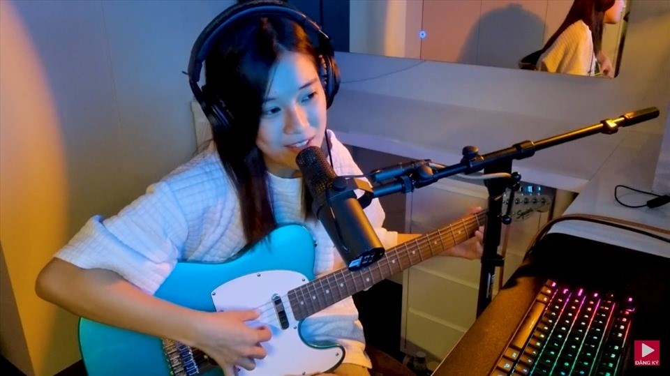 Nữ ca sĩ hát lan tỏa năng lượng tích cực. Ảnh: NSCC. Nữ ca sĩ hát lan tỏa năng lượng tích cực. Ảnh: NSCC.