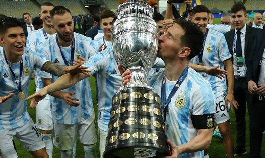 Lionel Messi cuối cùng cũng đã có danh hiệu đầu tiên trong màu áo đội tuyển Argentina. Ảnh: Copa America