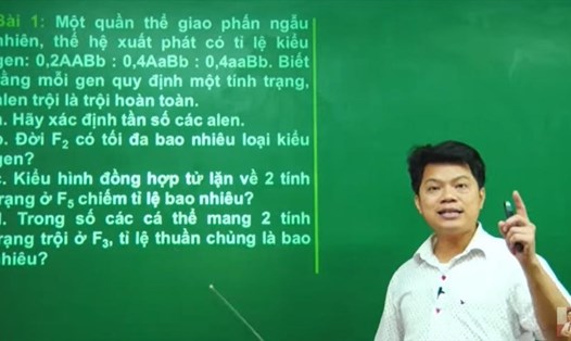 Thầy giáo Phan Khắc Nghệ trong một tiết dạy online. Ảnh: TL