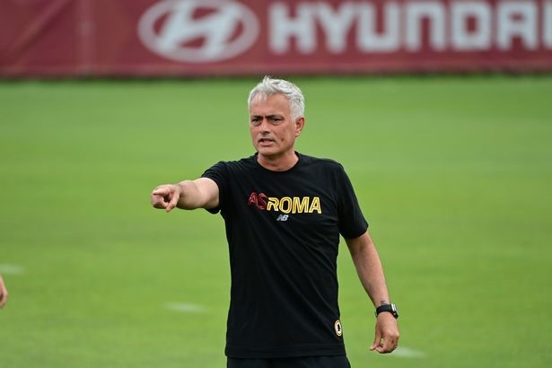Mourinho vừa đến đã để lại nhiều sóng gió. Ảnh: AFP.