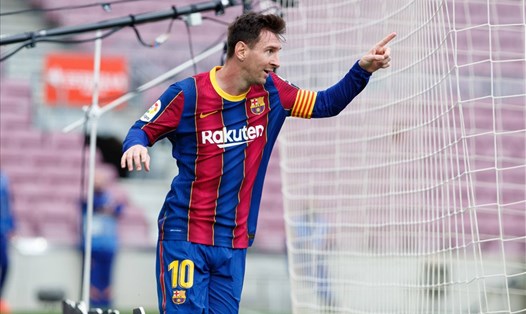 Lionel Messi đã chấp nhận cắt giảm mức lương "khủng" của mình để tiếp tục khoác áo Barcelona. Ảnh: AFP