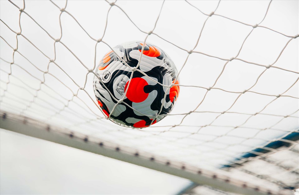 Bóng sẽ lăn trở lại trên các sân cỏ Châu Âu từ đầu tháng 8 tới. Ảnh: Premier League
