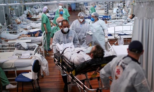 WHO cho biết các ca mắc COVID-19 và ca tử vong trên toàn cầu đang gia tăng trở lại. Ảnh: AFP