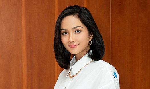Hoa hậu H'Hen Niê tích cực tham gia chiến dịch “Giữ lại dấu chân sao la”. Ảnh: NVCC