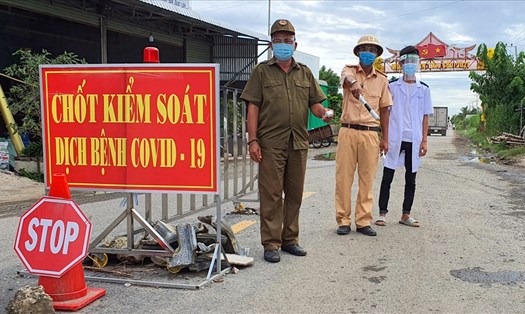 Chủ tịch UBND tỉnh Bạc Liêu đề nghị các  địa  phương không được tùy tiện mở chốt kiểm dịch, không được ngăn sông cấm chợ. Ảnh Minh họa, một chốt kiểm dịch tại Bạc Liêu.