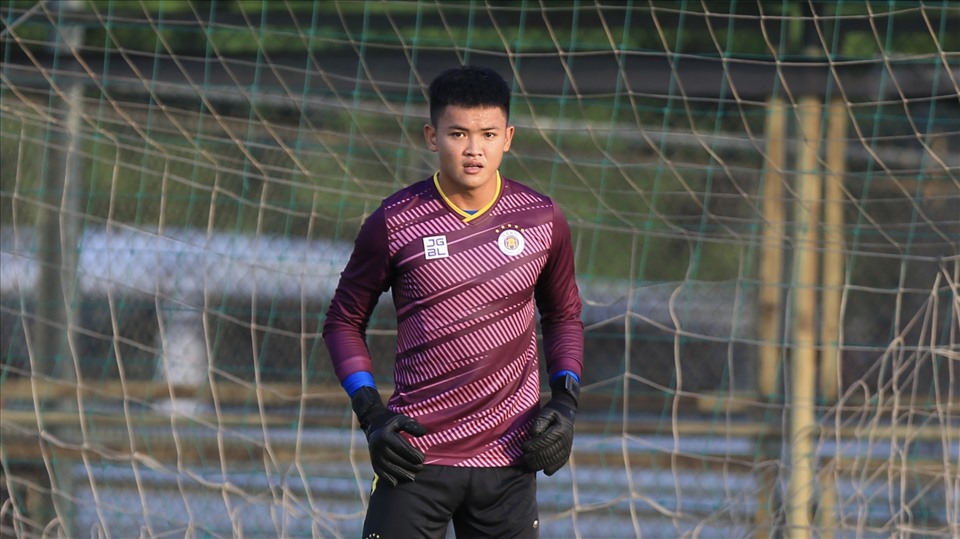 Thủ môn Nguyễn Ngọc Bin trong buổi tập đầu tiên cùng câu lạc bộ Hà Nội. Ảnh: HNFC