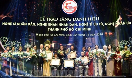 Lễ trao tặng danh hiệu NSND, NSƯT tại TP.Hồ Chí Minh năm 2019. Ảnh: TL
