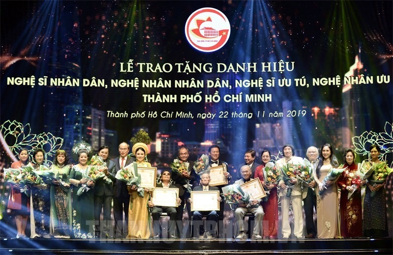 Lễ trao tặng danh hiệu NSND, NSƯT tại TP.Hồ Chí Minh năm 2019. Ảnh: TL