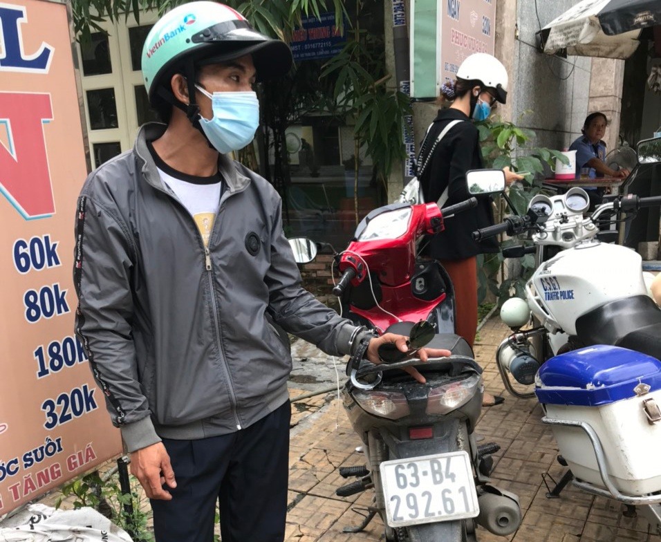 Đối tượng trộm bị CSGT bắt giữ. Ảnh: PC08