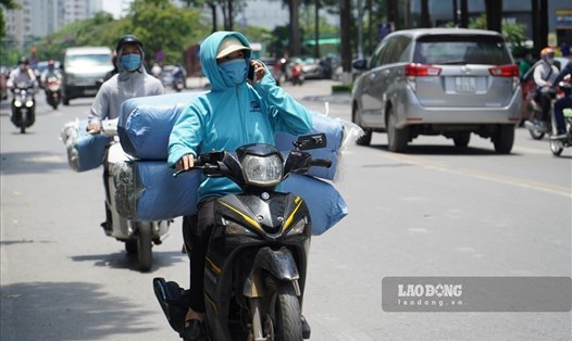 Miền Bắc có nhiệt độ dao động 35 - 36 độ C trong thời điểm trưa chiều. Ảnh minh hoạ: Quách Du.