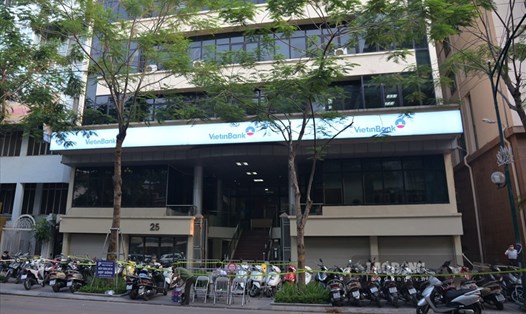 Trụ sở VietinBank (25 Lý Thường Kiệt, quận Hoàn Kiếm, Hà Nội), nơi làm việc của nữ nhân viên ngân hàng mắc COVID-19. Ảnh: TG