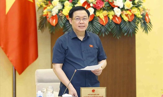Chủ tịch Quốc hội Vương Đình Huệ phát biểu kết luận cuộc họp. Ảnh: Nguyễn Hoàng