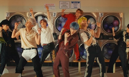 BTS tiếp tục đạt nhiều thành tích với ca khúc tiếng Anh - “Permission to Dance”. Ảnh: Xinhua