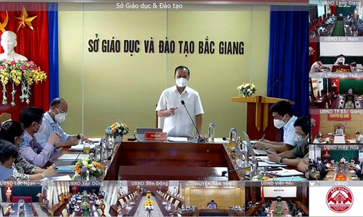 Ông Mai Sơn - Phó Chủ tịch Thường trực UBND tỉnh Bắc Giang phát biểu tại buổi họp. Ảnh: Sở GDĐT Bắc Giang