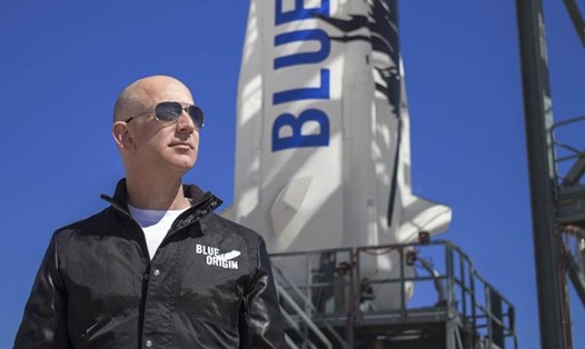 Tỉ phú Jeff Bezos sẽ có mặt trên chuyến bay tới rìa không gian của Blue Origin vào 20.7 tới. Ảnh: AFP